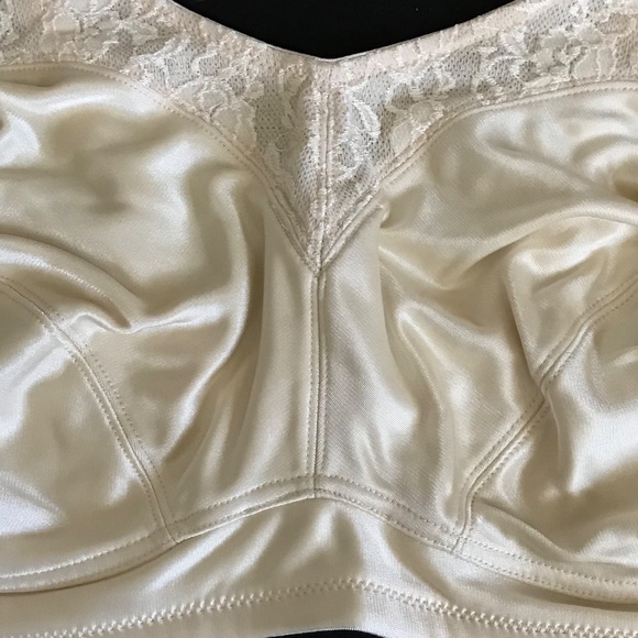BREEZIES Bra Full Coverage Underwire UltimAir Cream Tan Size 44DD Size 44E - Picture 3 of 16